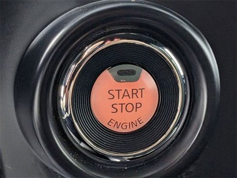 Used 2019 Nissan Titan SV w/ SV Convenience Package image 21