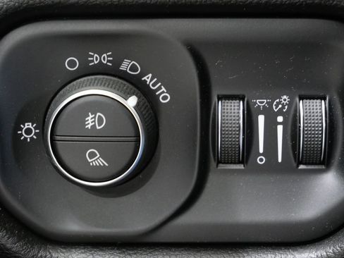 Used 2023 RAM 1500 Laramie AWD/4WD image 13
