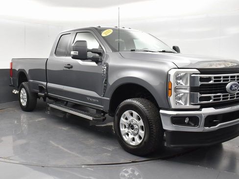 Used 2024 Ford F250 XLT image 2