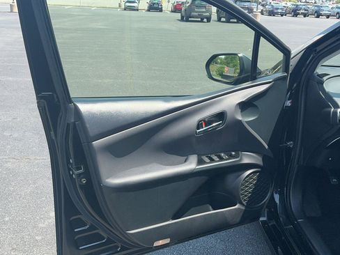 Certified 2022 Toyota Prius AWD image 13