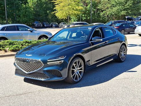 Used 2023 Genesis G70 2.0T image 3