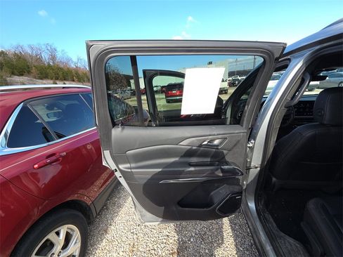 Used 2024 Chevrolet Traverse RS image 13