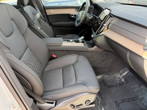 New 2025 Volvo XC90 B6 Core w/ Climate Package image 10