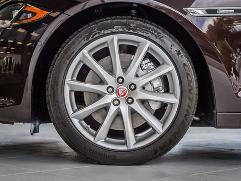 Used 2016 Jaguar XJ R-Sport RWD image 13