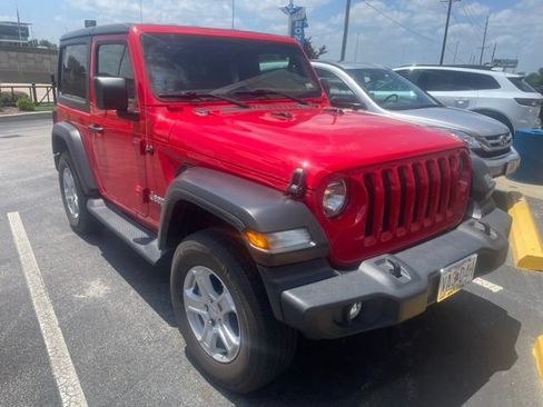 Used 2019 Jeep Wrangler Sport AWD/4WD image 3