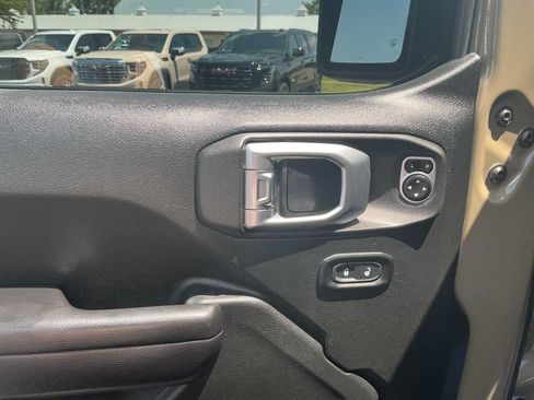 Used 2020 Jeep Gladiator Sport w/ Quick Order Package 24S AWD/4WD image 19