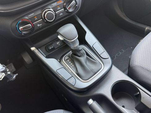 Used 2025 Kia Soul LX w/ LX Technology Package FWD image 41