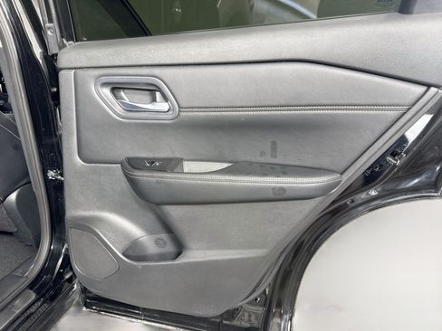 Used 2024 Nissan Rogue SL FWD image 28