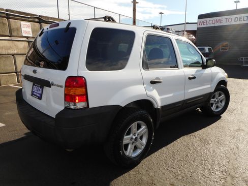 Used 2005 Ford Escape 4WD Hybrid image 7