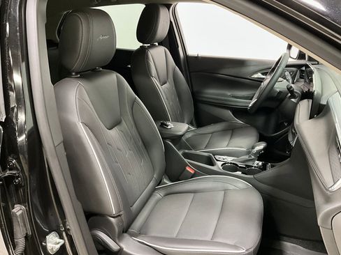 Used 2025 Buick Encore GX Avenir w/ Avenir Technology Package image 8