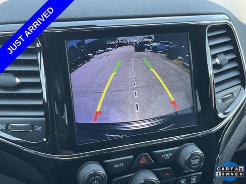 Used 2019 Jeep Grand Cherokee Laredo w/ Laredo X Package RWD image 30