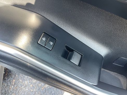 Used 2024 Toyota Highlander XLE AWD/4WD image 20