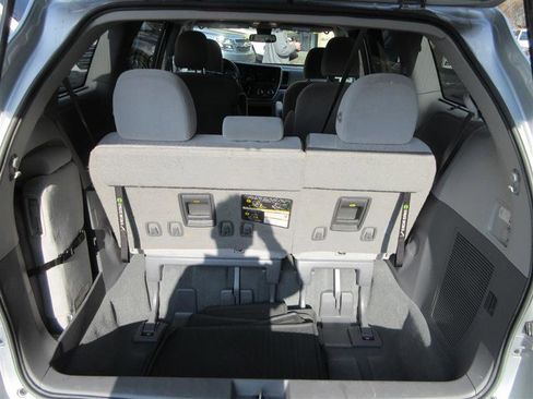 Used 2020 Toyota Sienna LE image 6