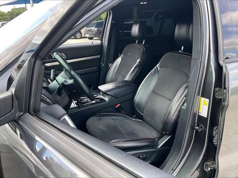 Used 2019 Ford Explorer XLT w/ Equipment Group 202A FWD image 9