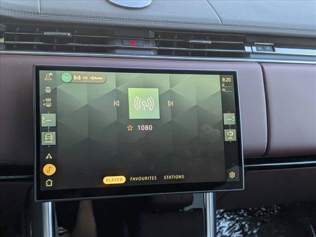 Used 2025 Land Rover Range Rover SE AWD/4WD image 17