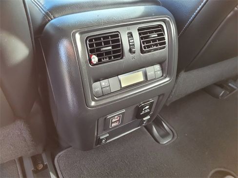 Used 2018 Nissan Pathfinder SL image 14