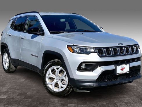 Certified 2024 Jeep Compass Latitude image 3