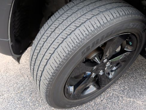 Used 2023 Jeep Grand Cherokee L Laredo image 12