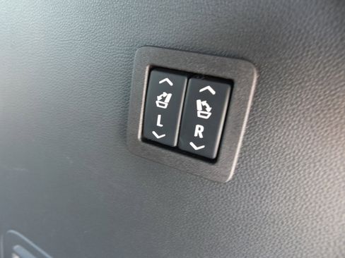 Used 2024 Buick Enclave Premium image 17