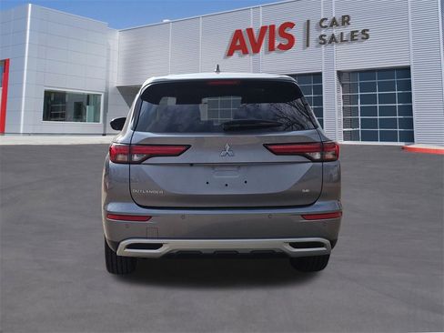 Used 2024 Mitsubishi Outlander SE image 5