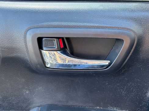 Used 2019 Toyota Tacoma TRD Sport w/ Technology Package image 9