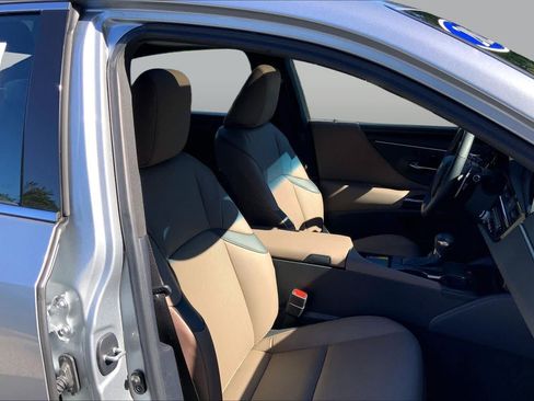 Used 2025 Lexus ES 350 w/ Premium Package FWD image 8