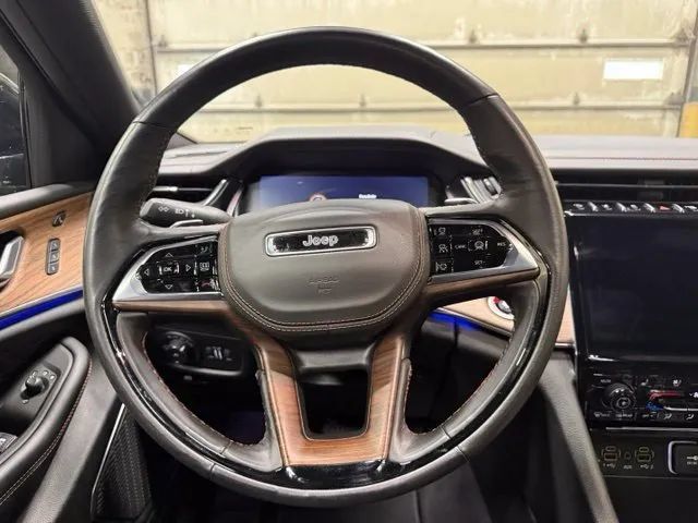 Used 2025 Jeep Grand Cherokee Summit w/ Obsidian Package AWD/4WD image 13