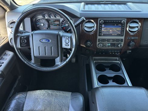 Used 2011 Ford F250 Lariat w/ Chrome Pkg image 3