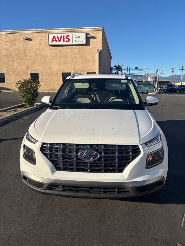 Used 2025 Hyundai Venue SEL FWD image 2