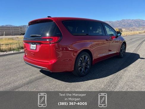 New 2026 Chrysler Pacifica Select image 3