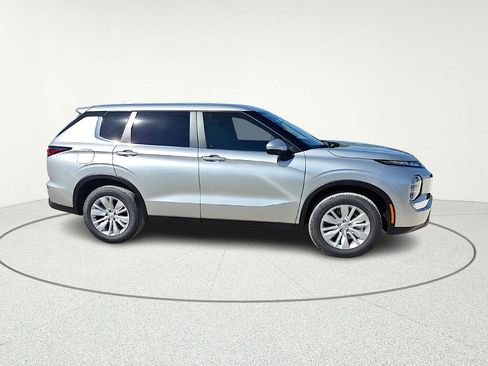 New 2026 Mitsubishi Outlander ES image 8