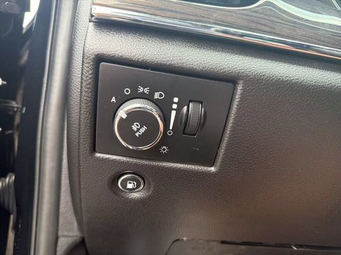 Used 2020 Jeep Grand Cherokee Overland AWD/4WD image 51