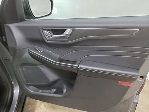 New 2025 Ford Escape SE w/ Class II Trailer Tow Package image 32