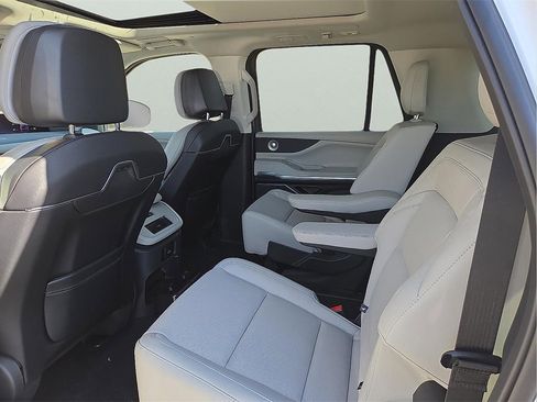 New 2025 Lincoln Navigator L Reserve image 9