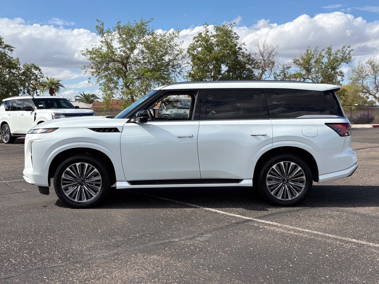 New 2027 INFINITI QX80 Luxe RWD image 3