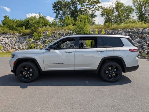 New 2025 Jeep Grand Cherokee L Altitude image 8