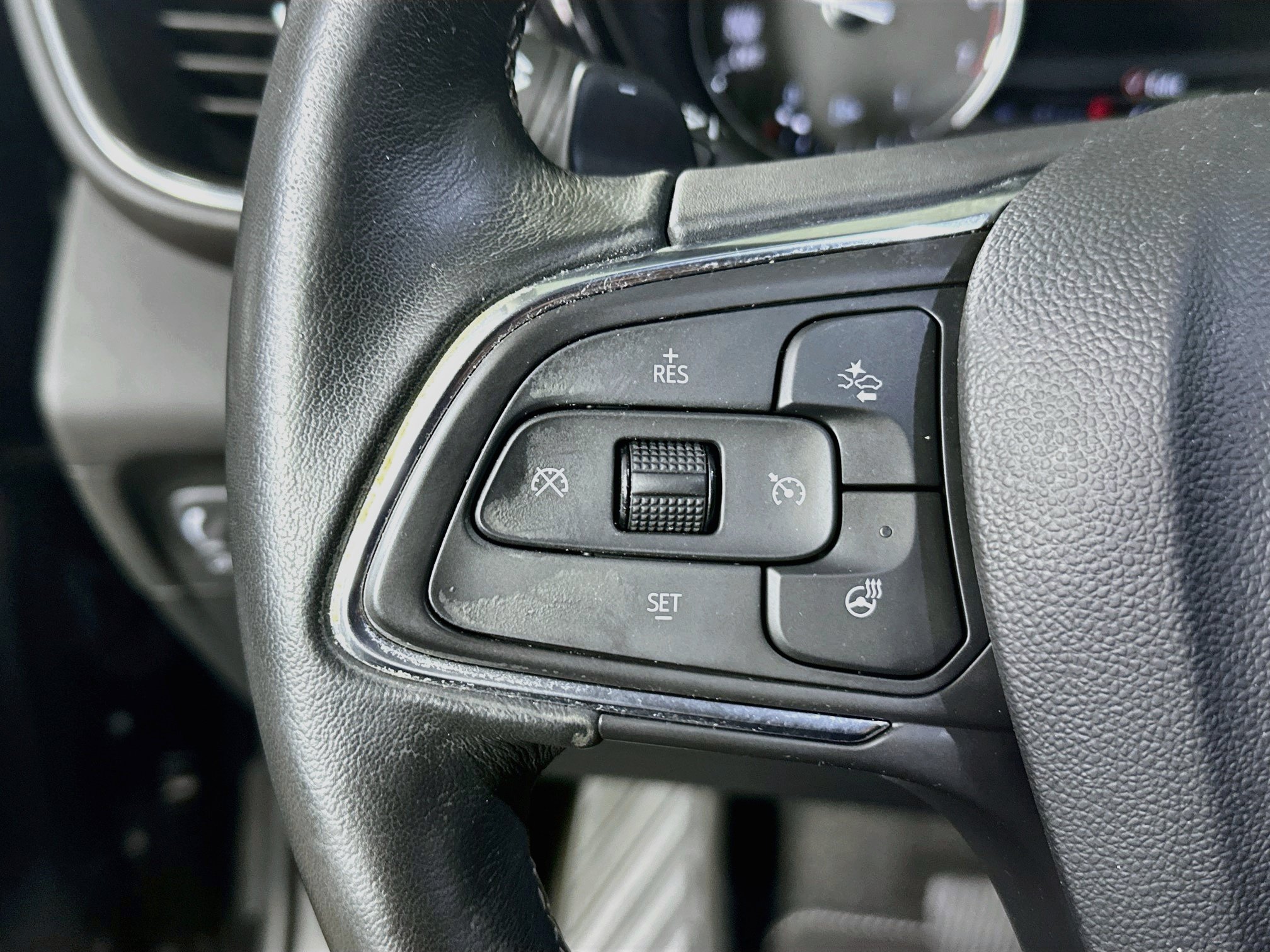 Used 2023 Buick Envision Essence AWD/4WD image 16