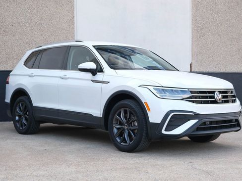 Used 2023 Volkswagen Tiguan SE image 4