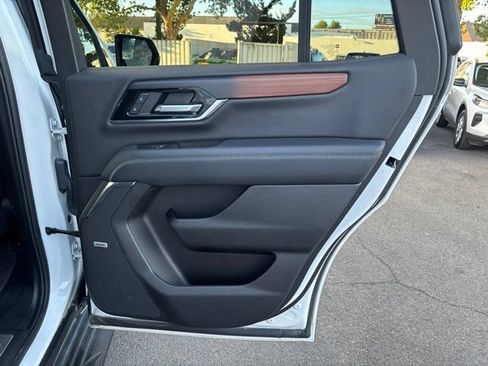 Used 2025 GMC Yukon Denali AWD/4WD image 38