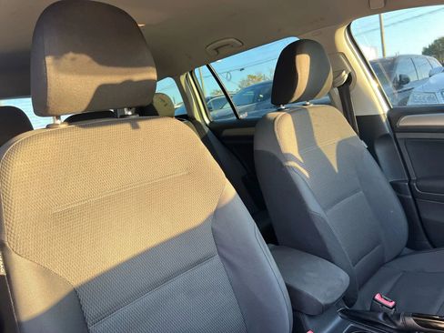 Used 2017 Volkswagen Golf S image 16