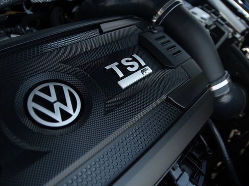 Used 2015 Volkswagen Golf R 4-Door AWD/4WD image 26