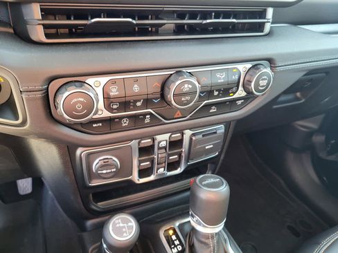 Used 2024 Jeep Gladiator Sport image 24