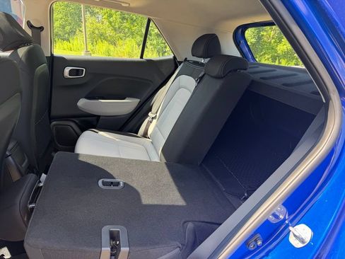Used 2024 Hyundai Venue SEL FWD image 29
