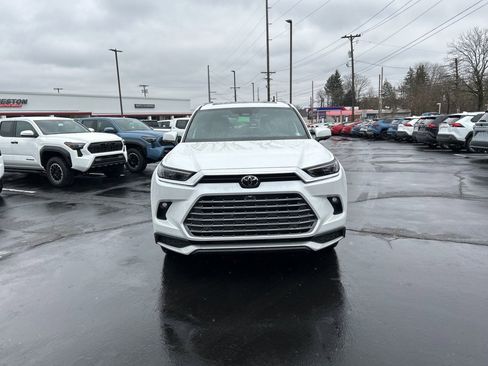 New 2026 Toyota Grand Highlander MAX Platinum image 2