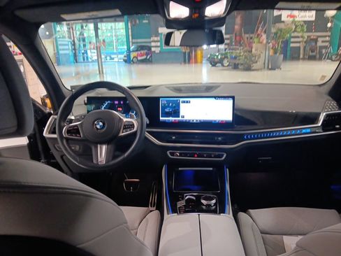 Used 2026 BMW X5 xDrive40i w/ M Sport Package AWD/4WD image 8