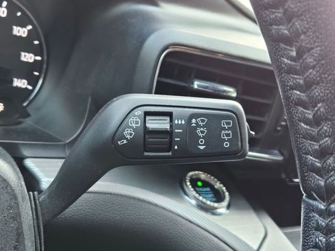 Used 2020 Ford Explorer XLT w/ Equipment Group 202A RWD image 19
