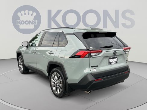 Used 2022 Toyota RAV4 XLE Premium AWD/4WD image 4