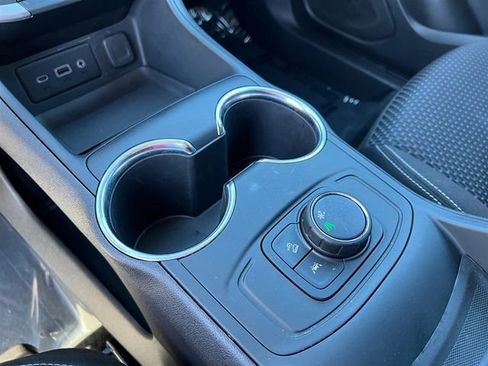 Used 2024 GMC Terrain SLE image 22