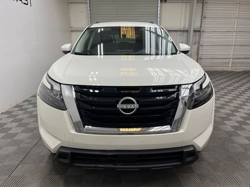 Used 2025 Nissan Pathfinder SV AWD/4WD image 9