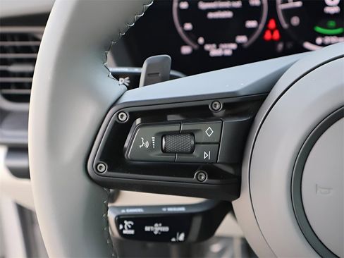 Certified 2026 Porsche 911 Targa 4 GTS image 33